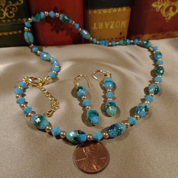 Handcrafted necklace/earring set in cerulean and gold colors evoking sun and sea - Picture 4 of 11
